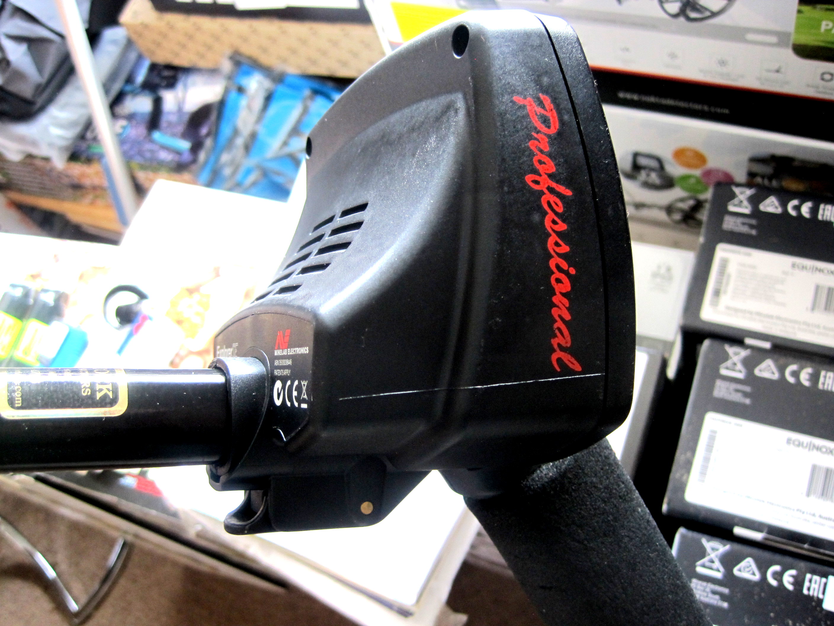 Minelab Explorer SE Pro Multi-Frequency Metal Detector Deep Coins, Relics, Beach