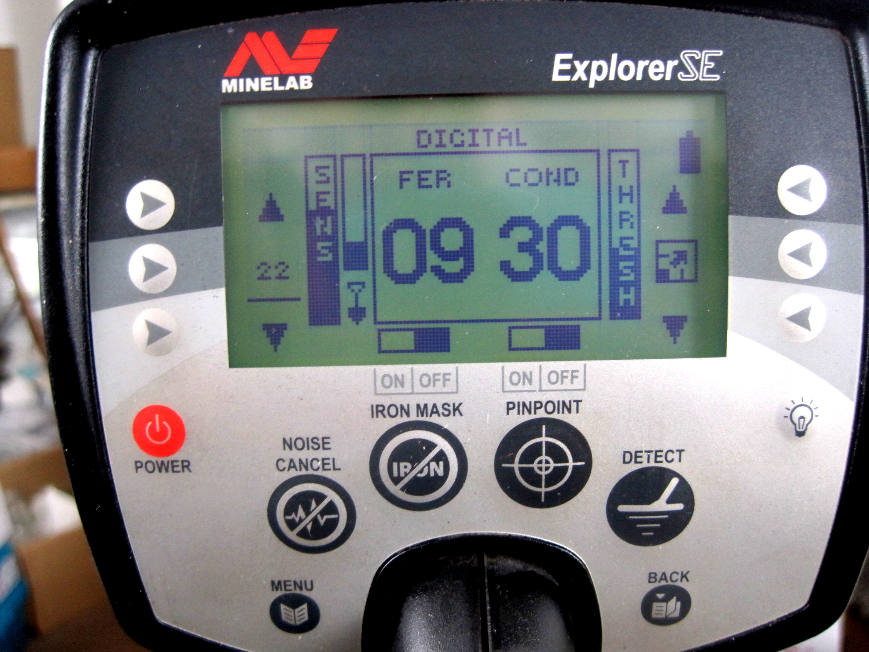 Minelab Explorer SE Pro Multi-Frequency Metal Detector Deep Coins, Relics, Beach